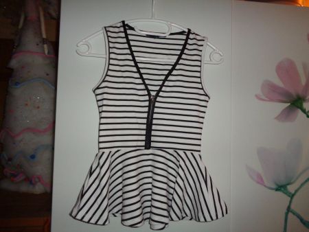 *** Hübsches Schösschen Top *** / Neu