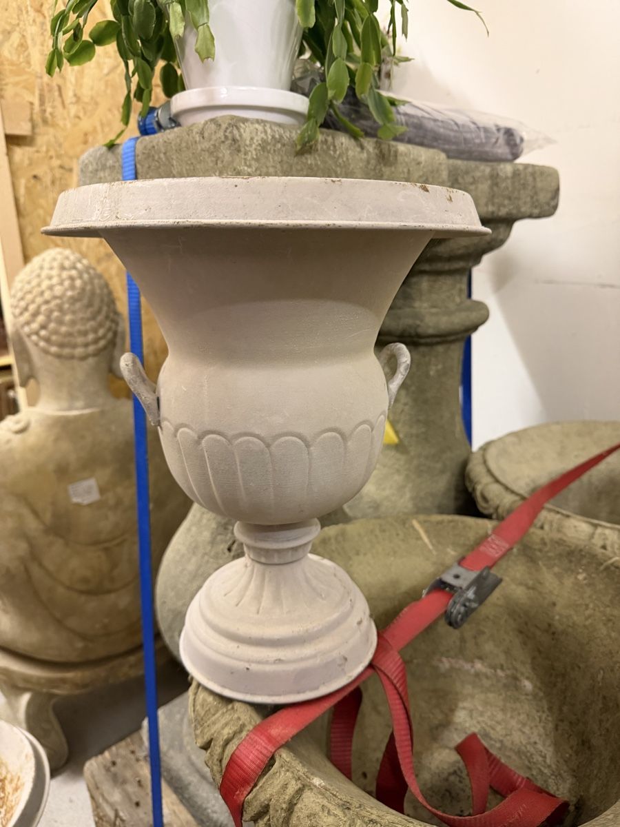 Vasi per fiori: Zwei schöne Gartenurnen Metall – Usato da Wettingen venduto da NickInc 3