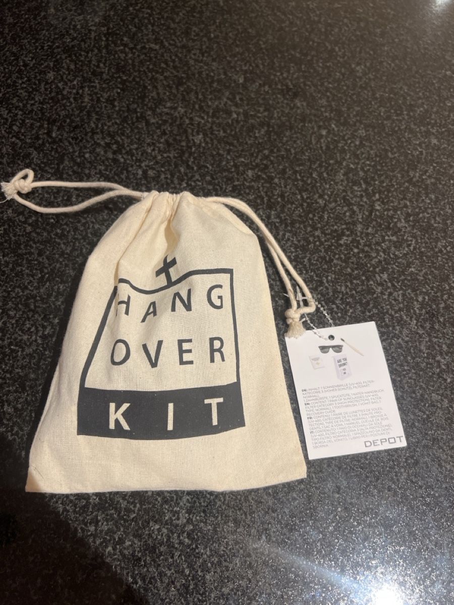 Spiele: Hangover Set  – Neu und originalverpackt aus Murten von vivienne.reichmuth