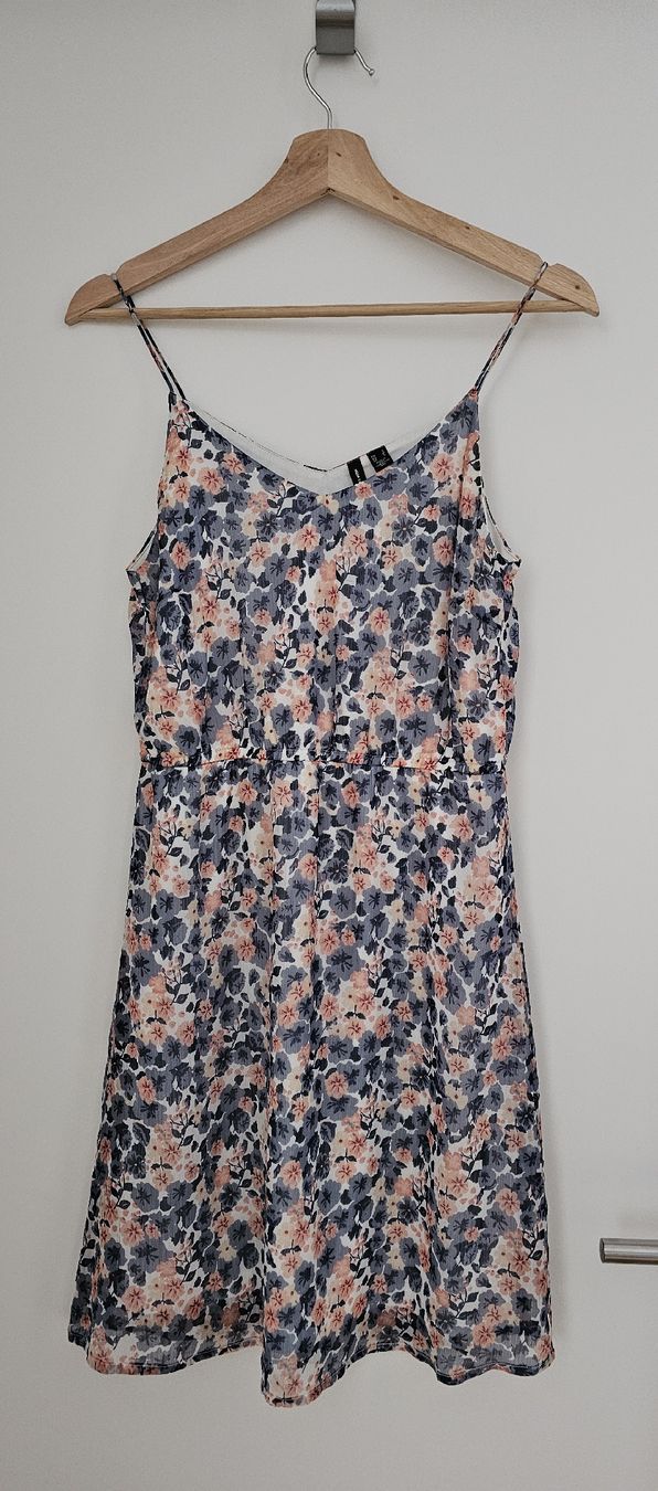 Vero Moda Vestiti: Sommerliches Vero Moda Kleid mit Blumenmuster, Gr. S – Usato da Winterthur venduto da Szabo91
