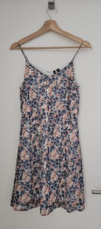 Sommerliches Vero Moda Kleid mit Blumenmuster, Gr. S