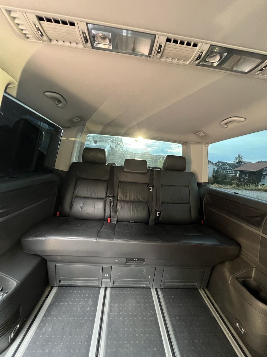 Toutes les pièces auto: VW T5 Rücksitzbank Leder  – D'occasion à Emmetten par sve_5x9p 1