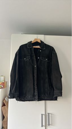Zara Schwarze Jeansjacke Grösse M