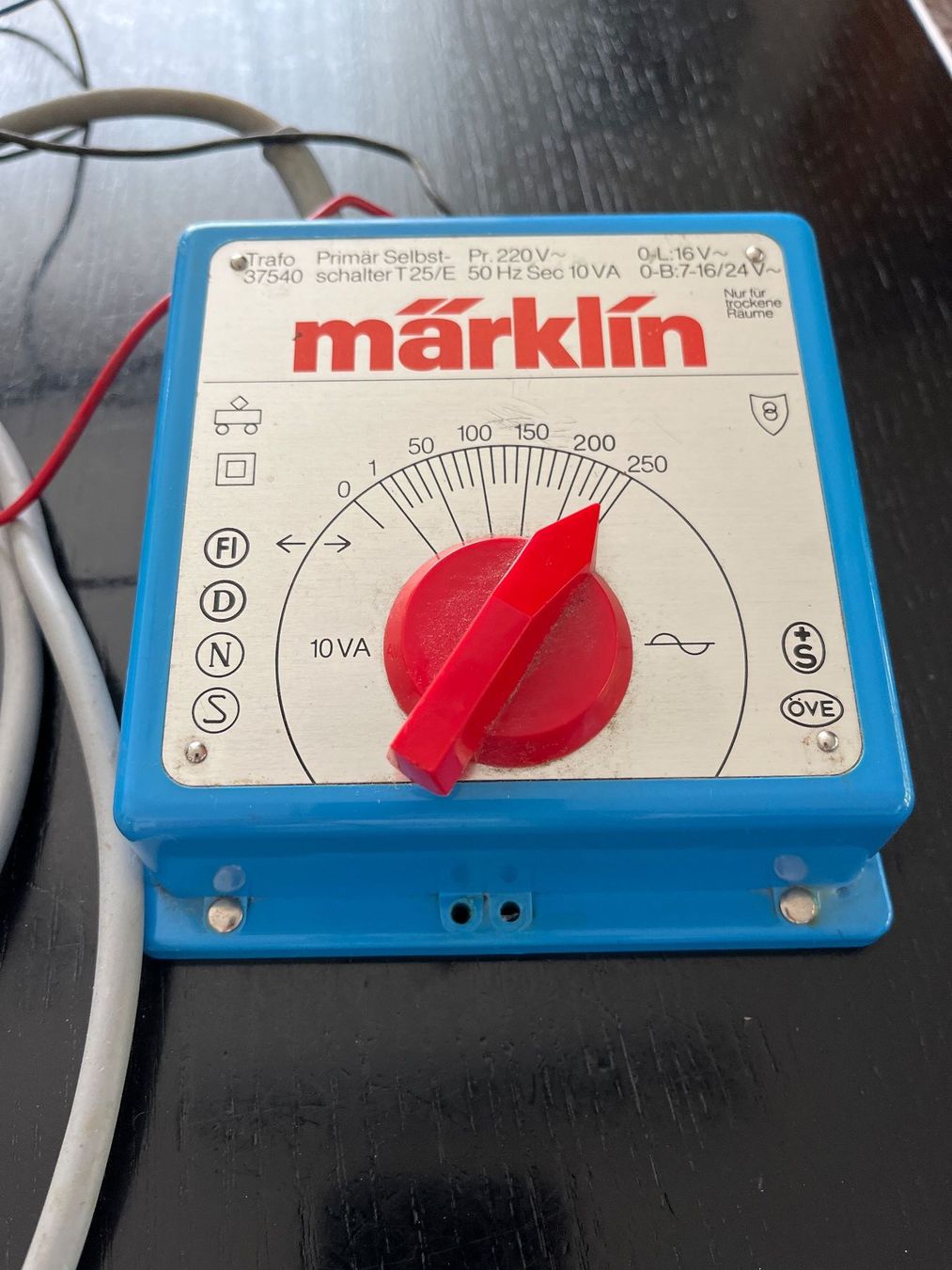 Märklin Modelleisenbahnen: Marklin Trafo 220V 10VA 0-16V – Gebraucht aus Spiegel b. Bern von Burdicrew