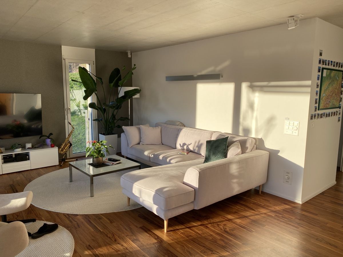 Sofas: Sehr schönes Ecksofa hellgrau mit Recamiere – D'occasion à Stallikon par Mirko321