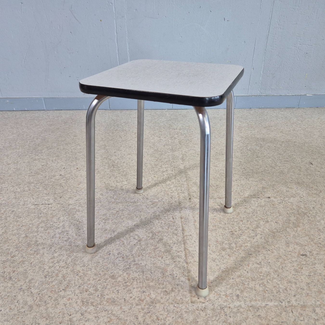 Sgabelli: Kelco Hocker Höcker Küchenhocker Tabouret grau – Usato da Nottwil venduto da Wondewa-Shop 6