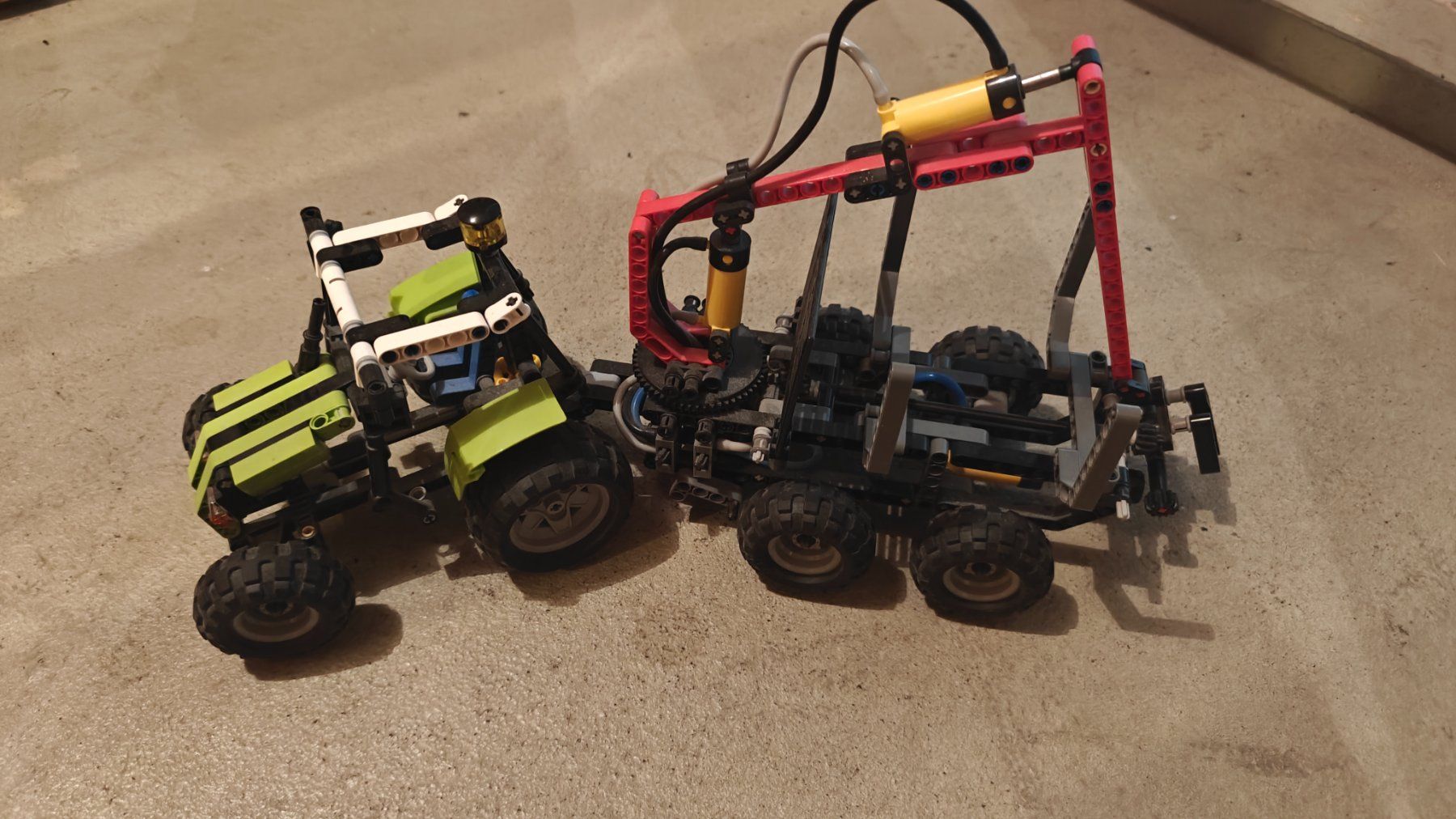Lego Kit di costruzioni: LEGO Technic 8049 Traktor mit Forstanhänger / Holzkran – Usato da Kaltbrunn venduto da Boesi_1600