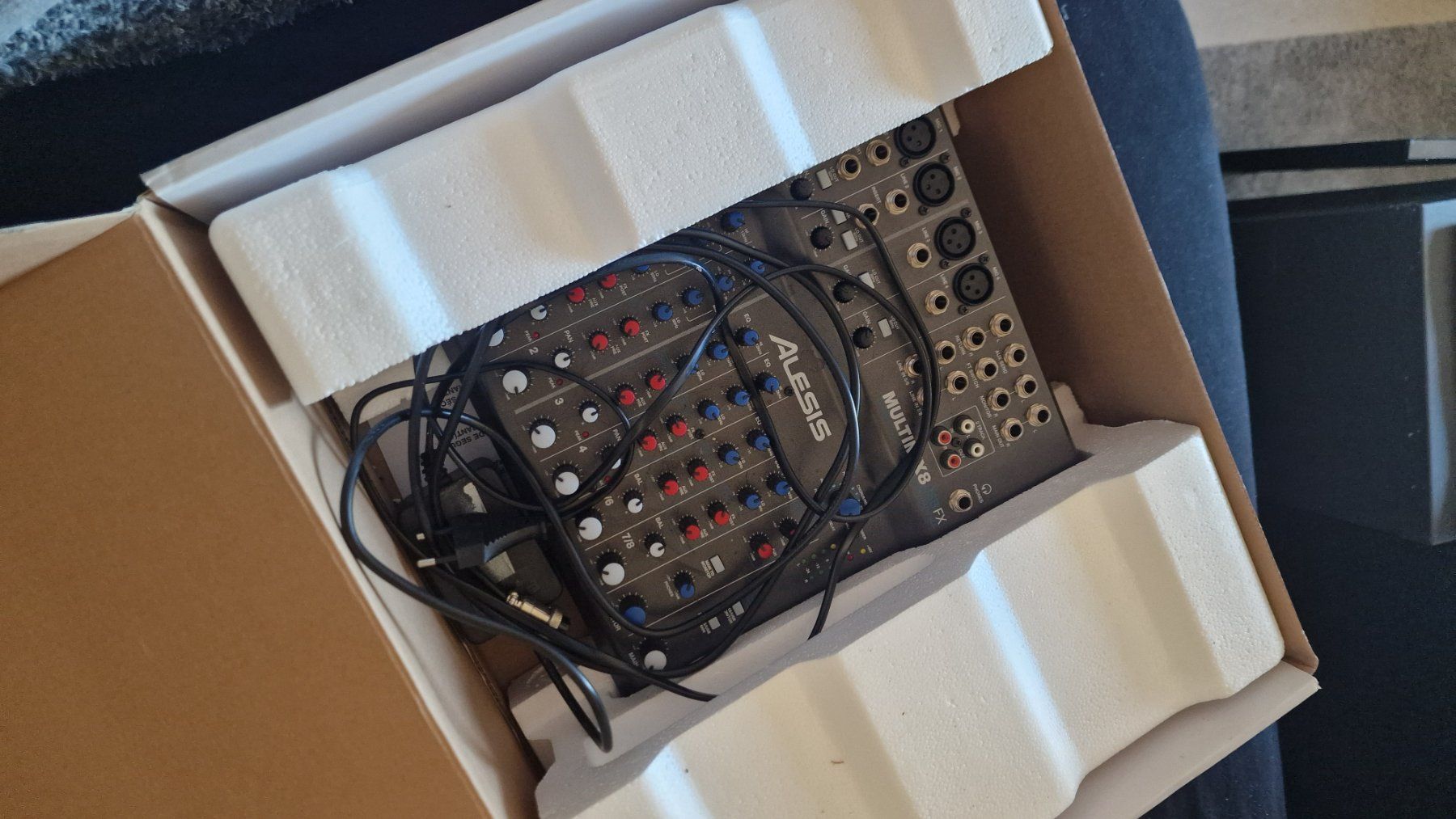 Alesis Console di mixaggio: Alesis Multimix8USBFX – Usato da Sommeri venduto da Zwanzgerli