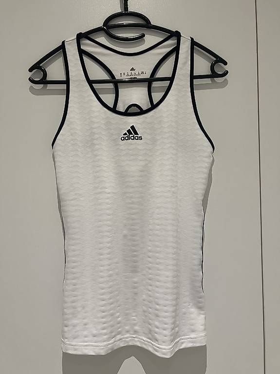 Adidas Top: Adidas Top – Usato da Dübendorf venduto da fadrinli