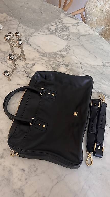 Navyboot Valigie & Borse: NAVYBOOT LEDER-LAPTOPTASCHE SCHWARZ/GOLD – Usato da Zürich venduto da sus_97pd