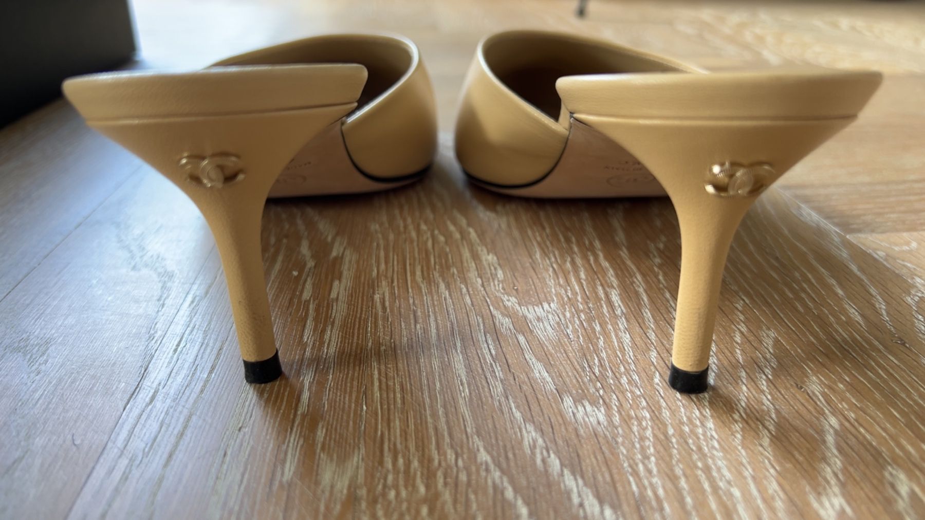 Chanel Scarpe da donna: CHANEL Mules Wie NEU – Nuovo (secondo la descrizione) da Oetwil a.d. Limmat venduto da r.hz 2