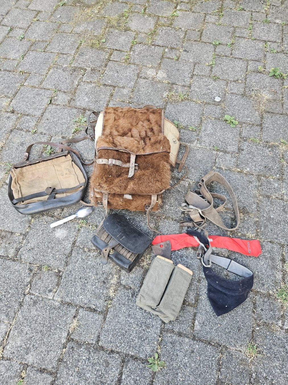 Rucksäcke: Schweizer Armee Rucksack mit Zubehör 2 – Gebraucht aus Rickenbach b. Wil von nic_8ljr