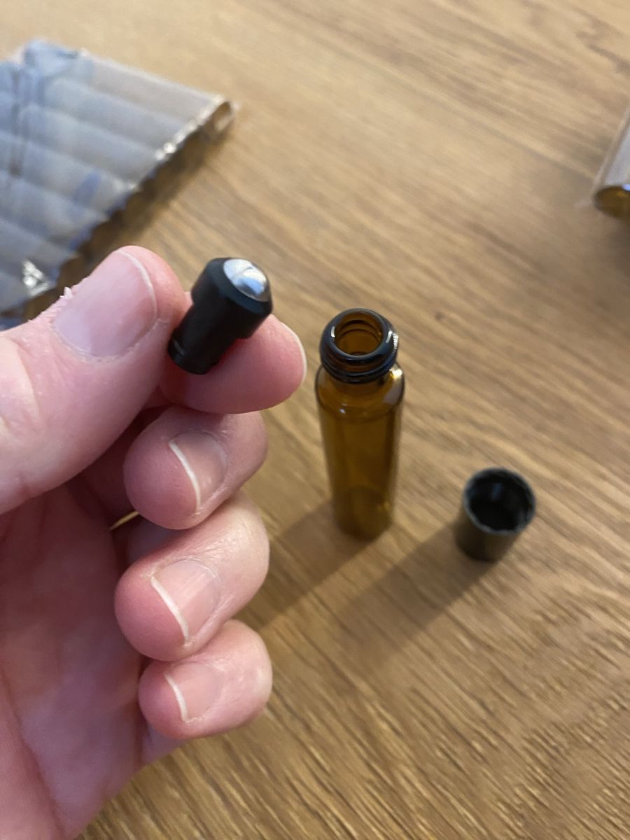 Flaconi: 1 Ätherisches Öl Roll-on Fläschli, Neu & Leer – Nuovo e nell'imballaggio originale da Zürich venduto da joyfulgrace 3
