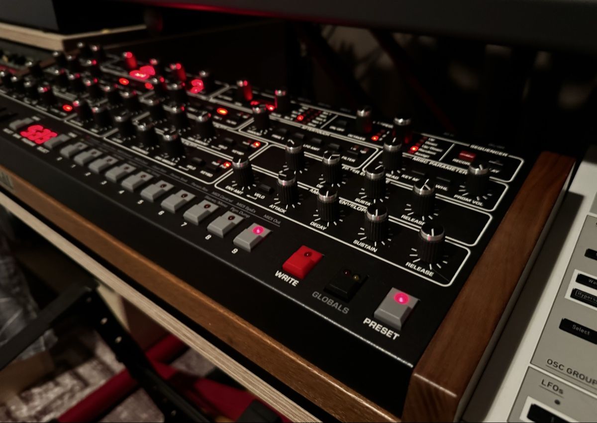 Sequential Strumenti musicali: Sequential Prophet 6 Desktop Synthesizer – Usato da Zürich venduto da 1cut2 3