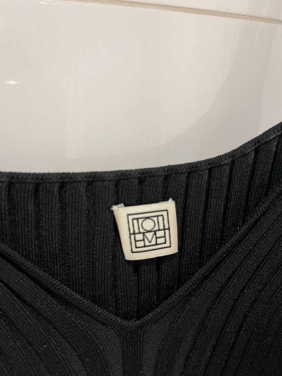 Totême Top: Schwarzes Rippstrick Top TOTEME – Usato da Mauren venduto da toppiloppi 1