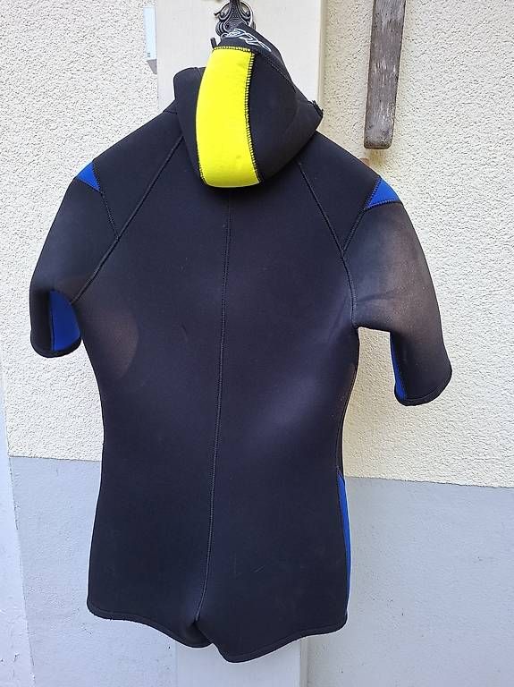 Tauchanzüge: Neopren Shorty – Gebraucht aus Muri AG von Eichhofman 1