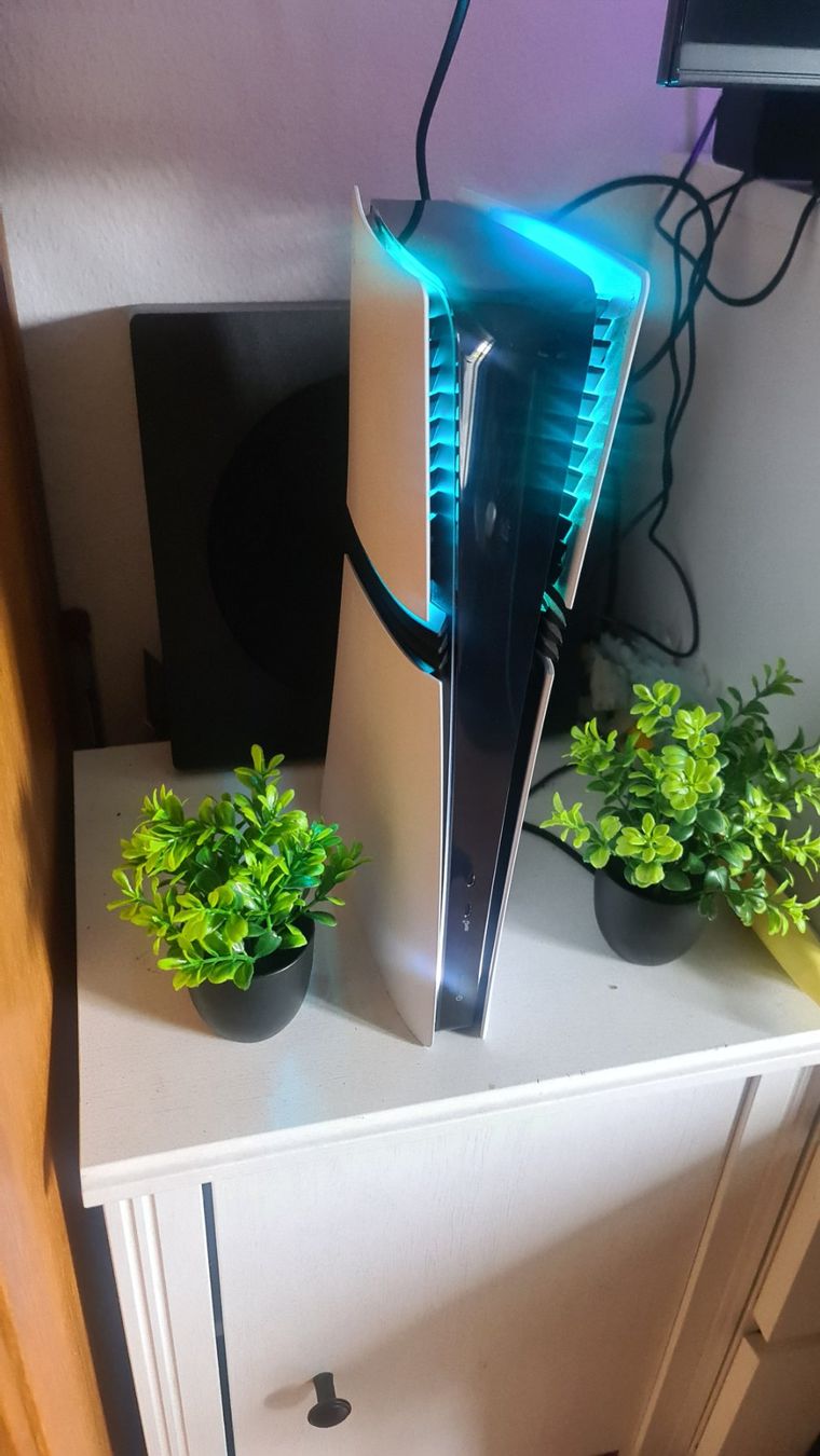 Sony Consoles: Ps5 pro + RGB 2tb + controller + alles in ovp +garantie – Neuf (Voir description) à Trimbach par Display 2