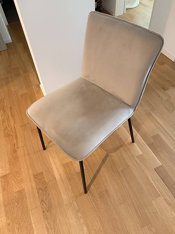Set di tavolo e panche: Esstisch Gruppe mit 4 Stühle  – Usato da Zürich venduto da Sandraastoll 2