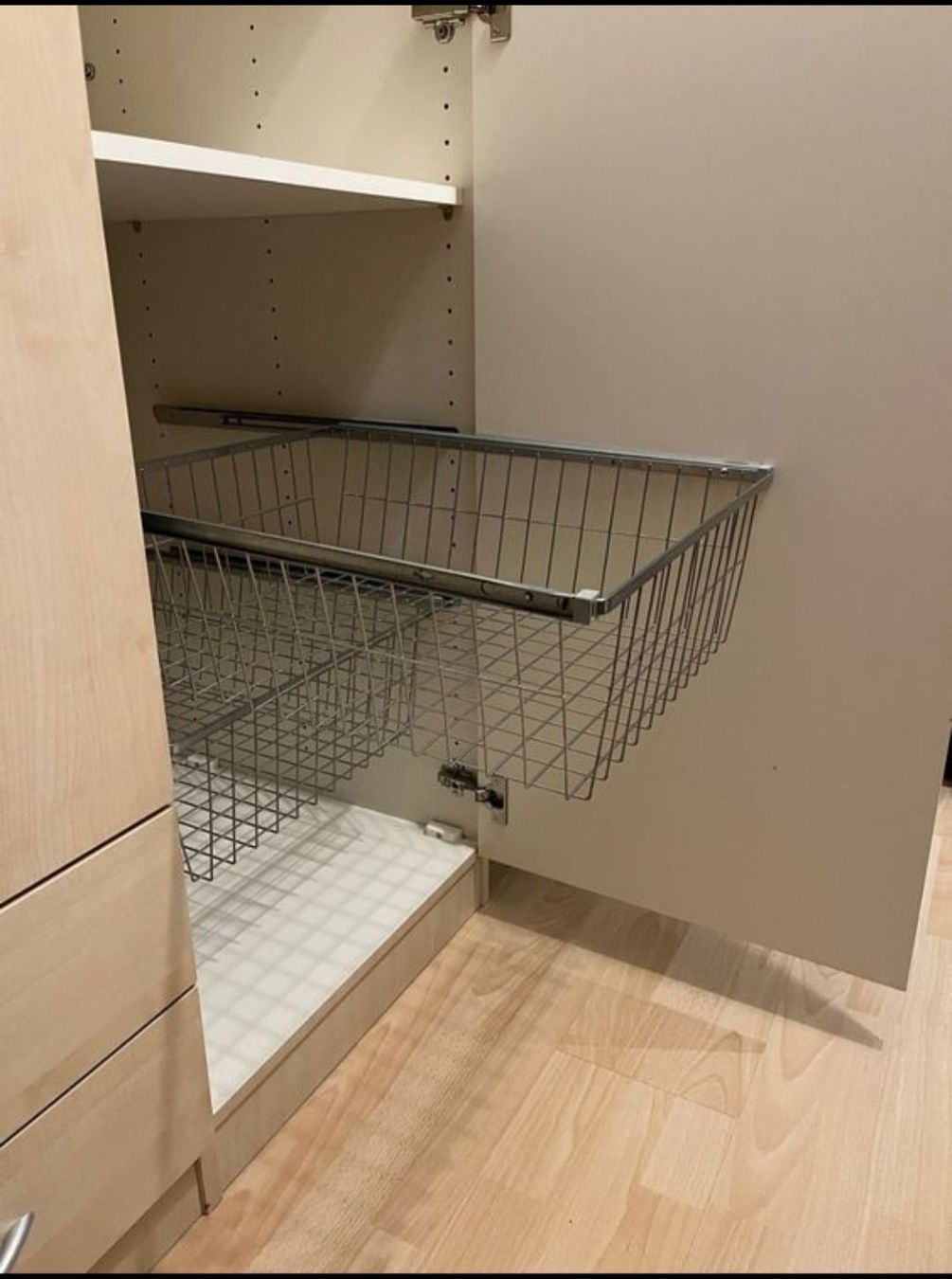 Schränke: Kleiderschrank – Gebraucht aus Dietikon von Funk_Electro 2