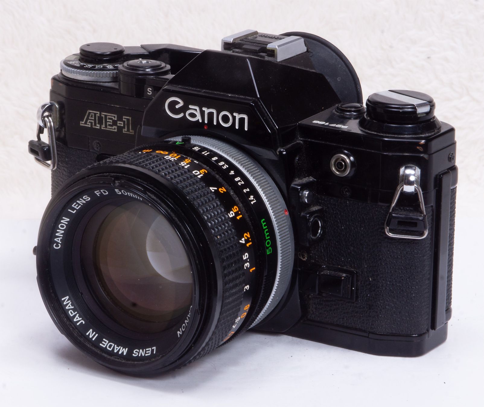 Canon Fotocamera: Canon AE-1 und 3 Objektive – Usato da Zürich venduto da phueni 2