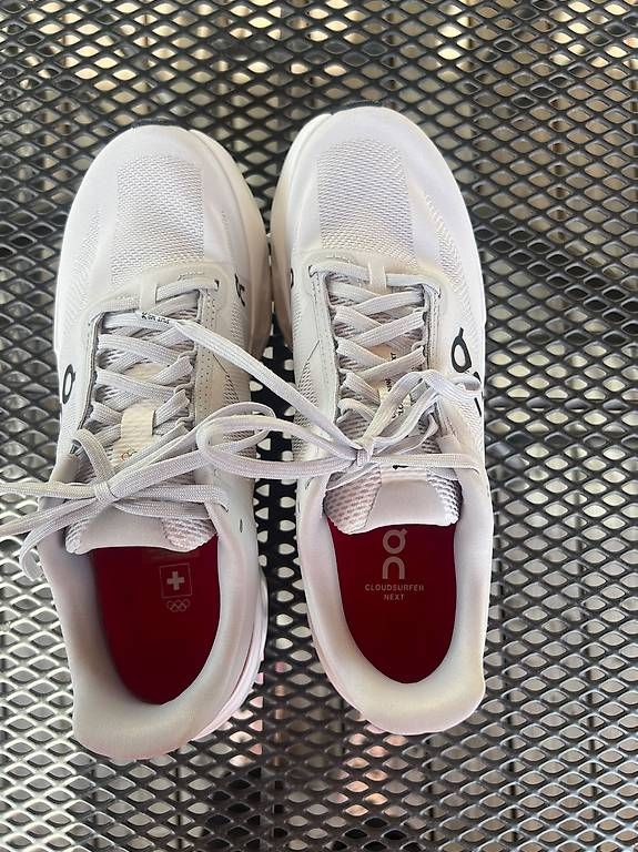 Scarpe da donna: Neu On Cloudsurfer Gr. 39 - Swiss Olympic Edition – Usato da Davos Platz venduto da kensi12 3