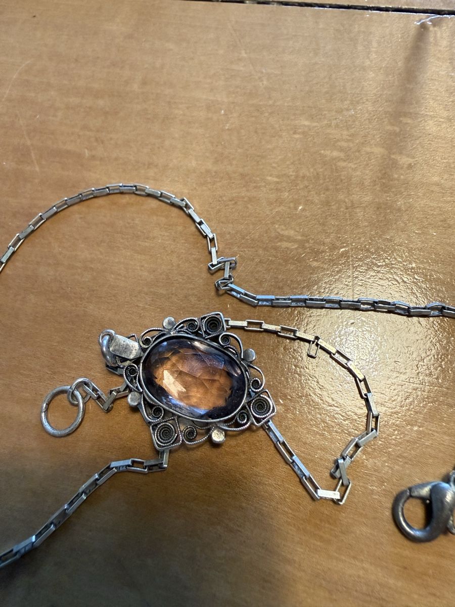 Ciondoli: Ancien pendentif avec  pierre. – Usato da Les Bayards venduto da aout 1