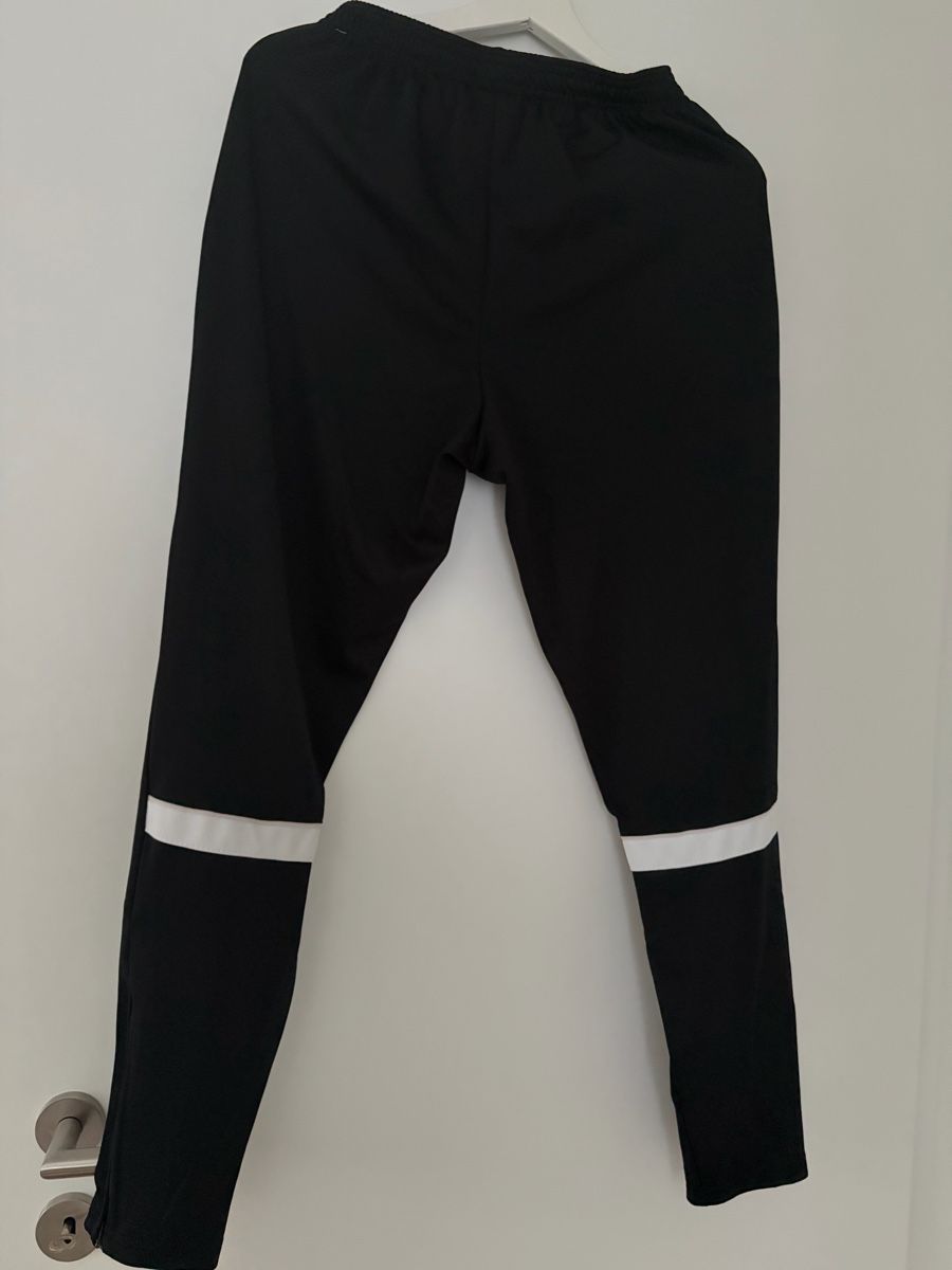 Nike Pantaloni: Nike Trainingshose Schwarz/Weiss Gr. M  – Nuovo (secondo la descrizione) da St. Gallen venduto da nor_tsd9 1