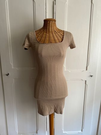 Kleidchen beige gerippt XS