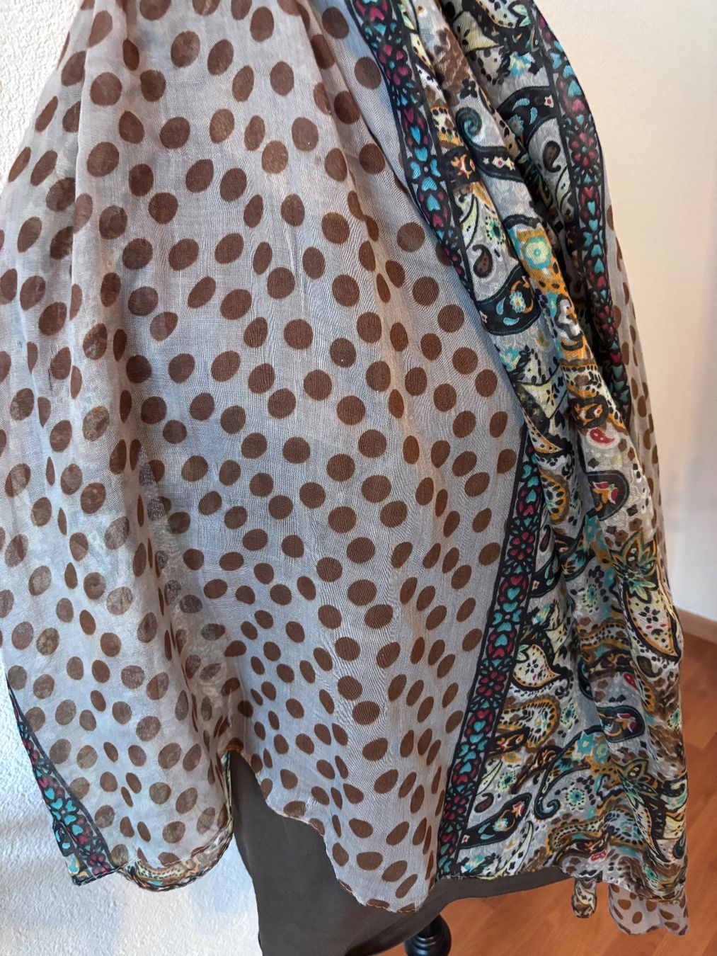 Foulard & Sciarpe: Wunderschöner Schal Braun gem. – Usato da Balsthal venduto da Uroby 1
