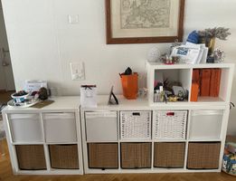 KALLAX IKEA Regal mit Einsätzen und Körben, sehr gut erha...