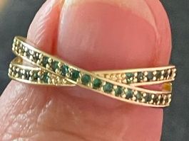 Jolie bague plaquée jaune 52 pierres fines  émeraudes