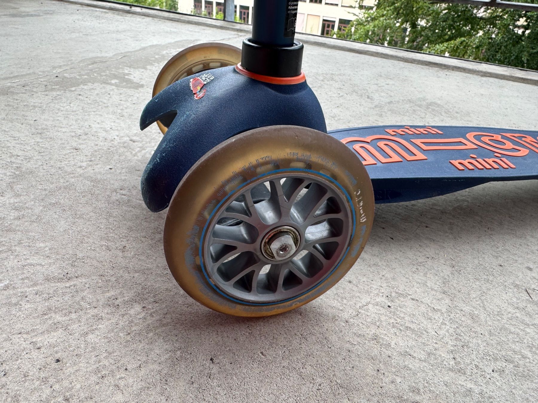 Micro Véhicules pour enfants: Micro Mini Deluxe Kinder-Trottinett – D'occasion à Zürich par mario_st 4