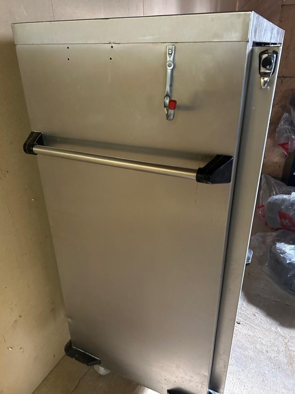 Armadi: Edelstahl Rollschrank – Usato da Grüt (Gossau ZH) venduto da wisdomio7 5