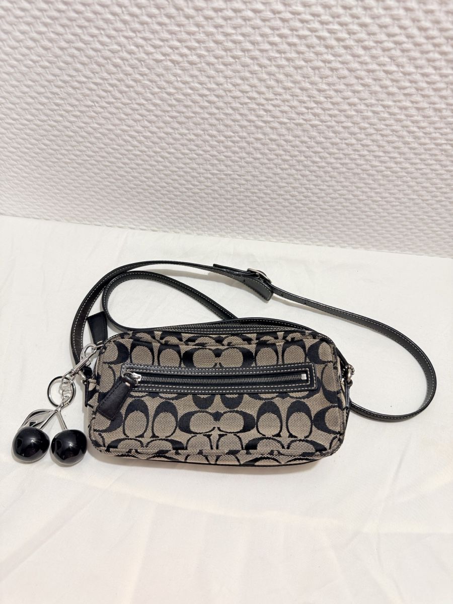Coach Taschen für Damen: Y2K Coach Mini Camera Bag Crossbody – Gebraucht aus Geneve von DarlingVintage