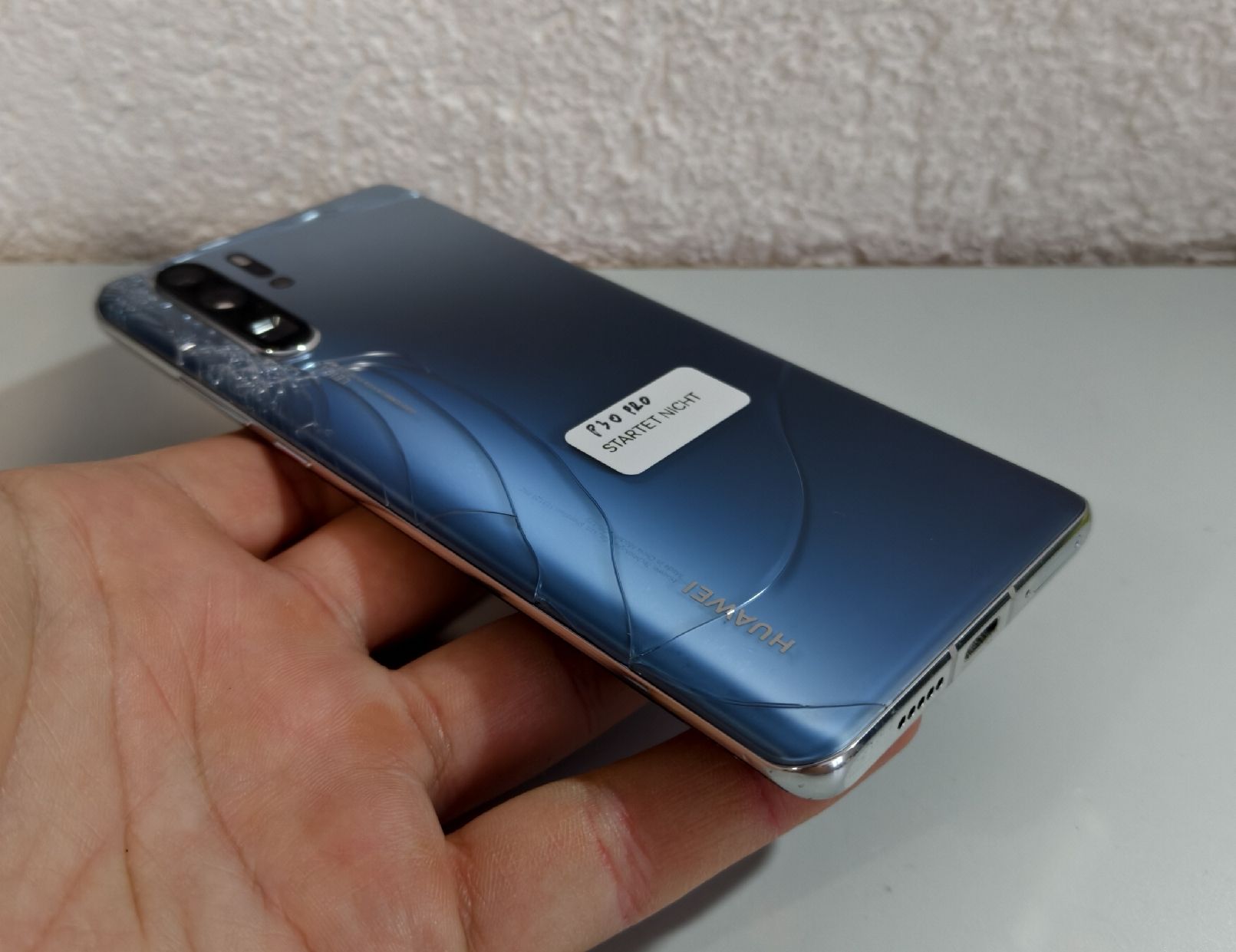 Huawei Handys / Smartphones: Huawei P30 pro Silber – Defekt aus Ehrendingen von Rocky985 2