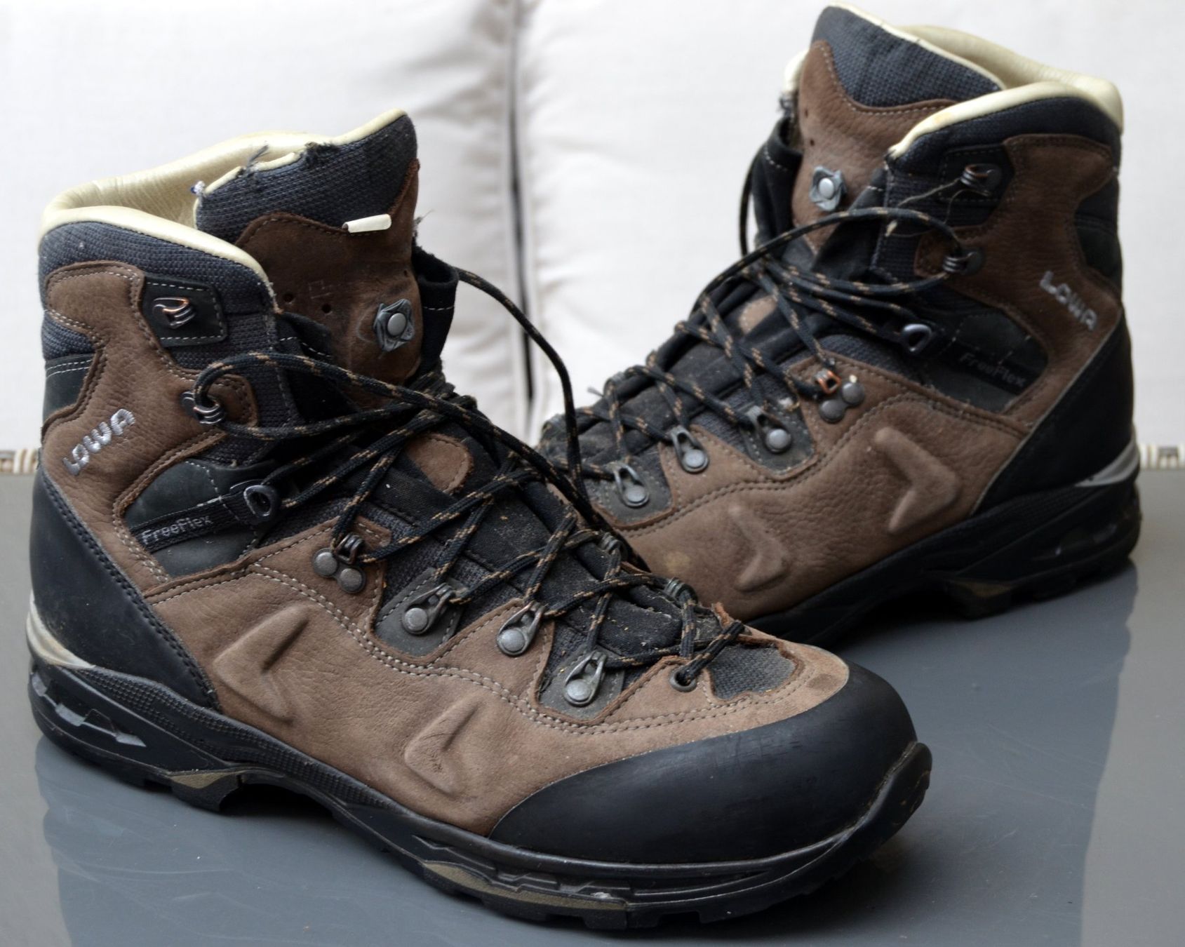 Lowa Herrenschuhe: Lowa Catalan Trekking  Boots / bottes .45 – Gebraucht aus Collonges von arashee