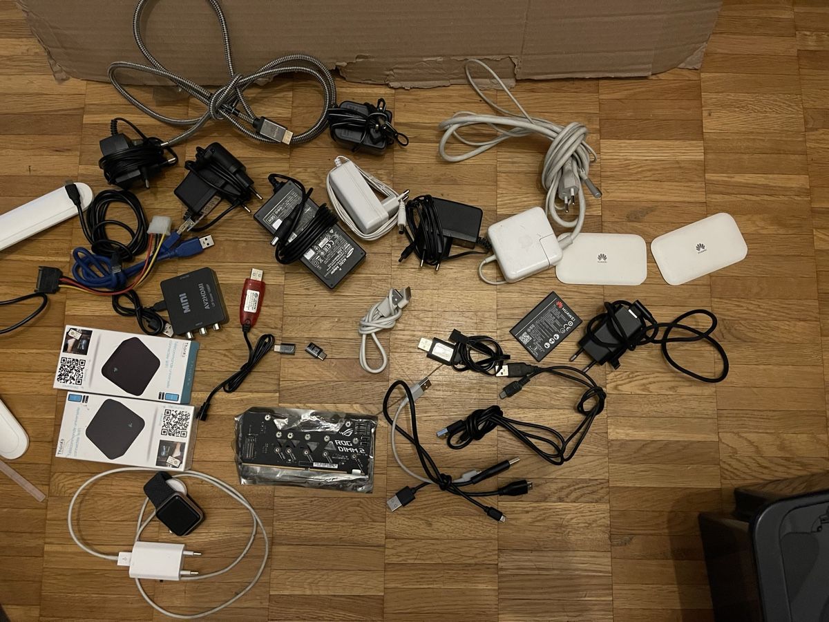 Kabel: lot Assortiment câbles, adaptateurs et chargeurs divers – Gebraucht aus Genève von Yasasa