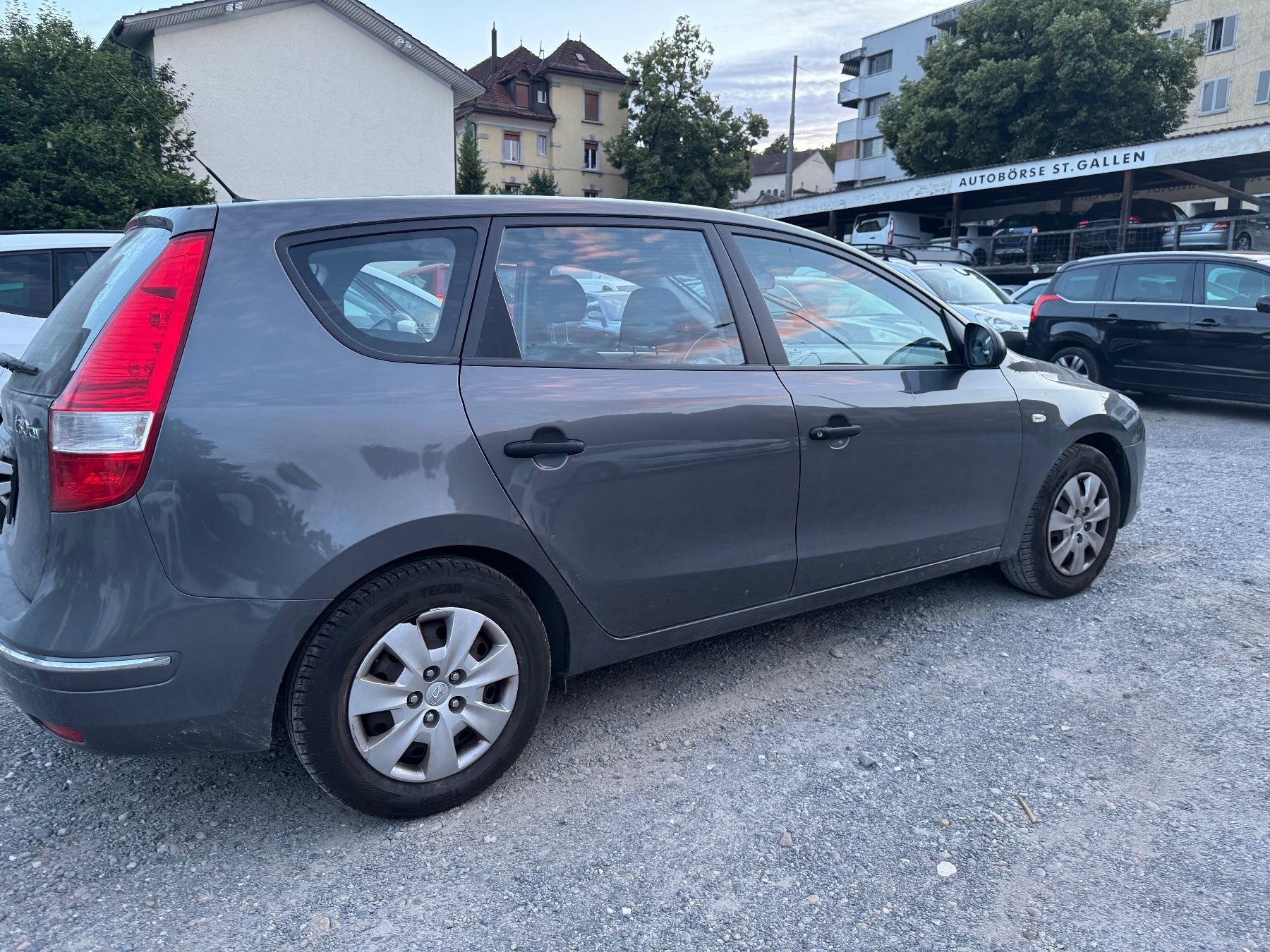 Hyundai Autos: HYUNDAI i30 1.6 CW – Gebraucht aus St. Gallen von AutoSG 4