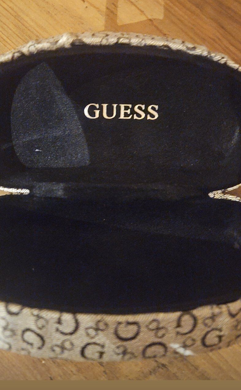 Guess Altro in  Abbigliamento & Accessori: Neues Guess Brillenetui – Nuovo (secondo la descrizione) da Suhr venduto da jes_rtc9 1