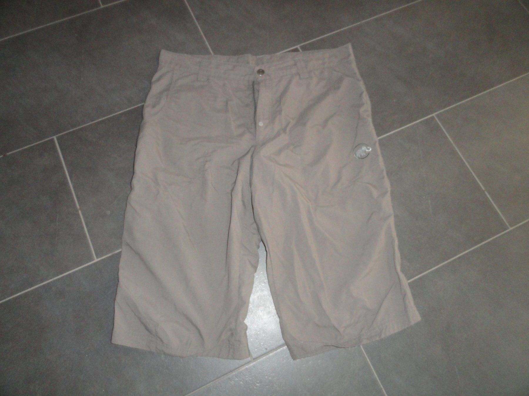 Mammut Pantaloni: MAMMUT SHORTS GR. M/L *** – Usato da Uetendorf venduto da bibibop
