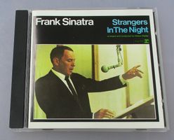 FRANK SINATRA - Strangers In The Night