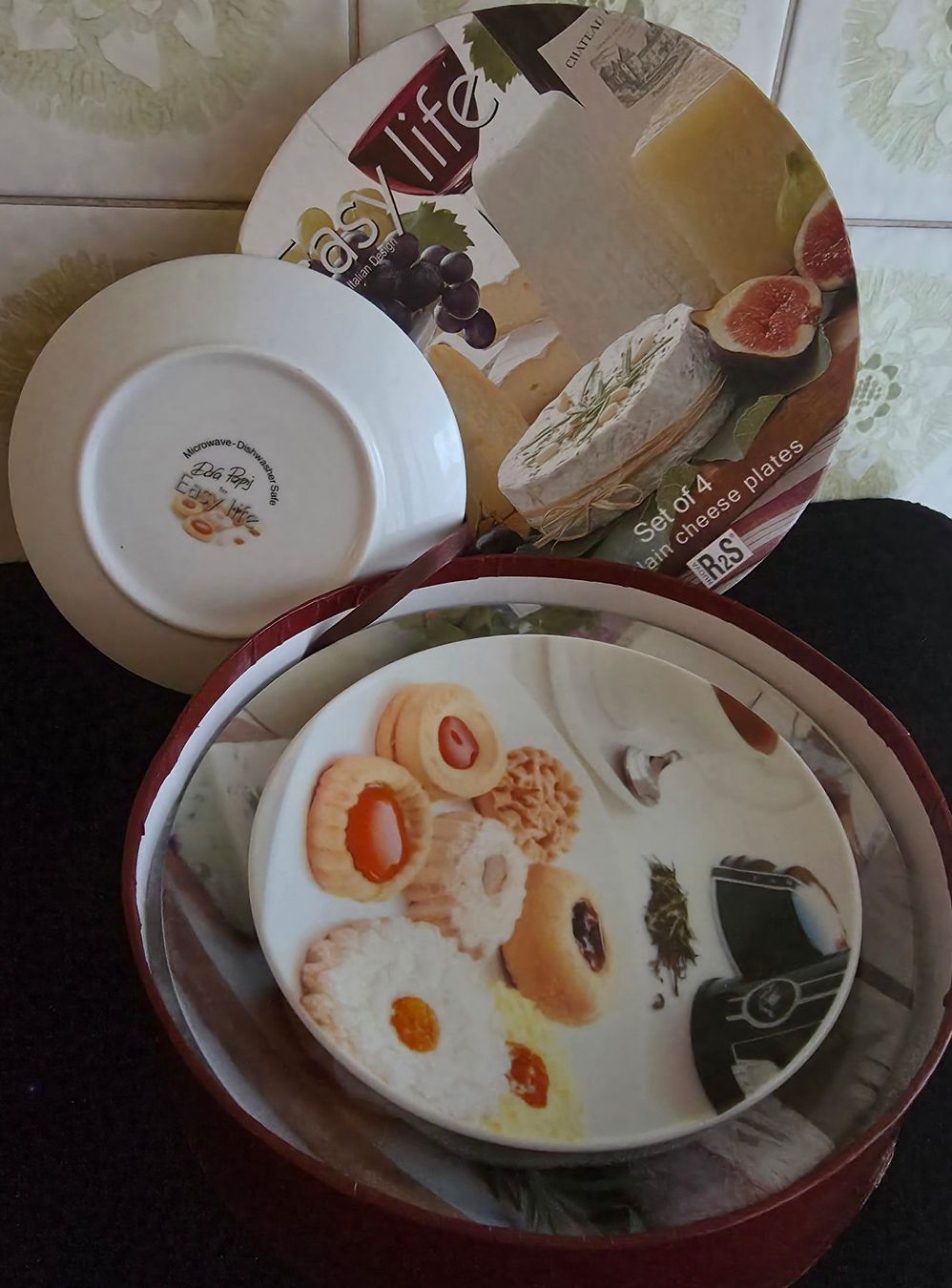 Piatti: Set de 4 assiettes pour fromage ou dessert – Nuovo e nell'imballaggio originale da Genève venduto da BruceKampbell 2