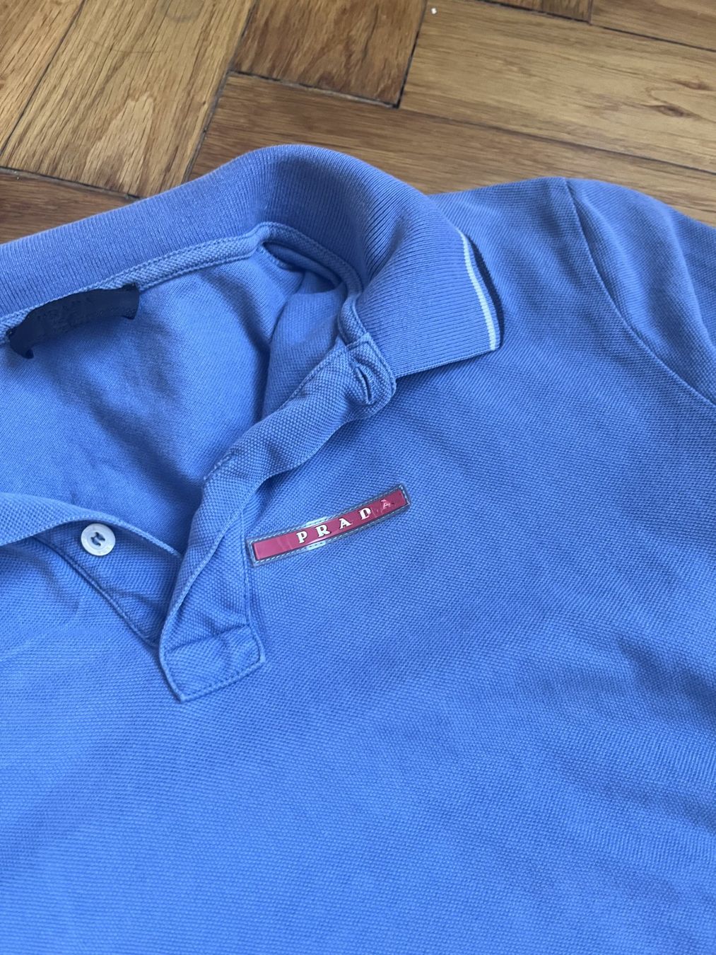 Prada Polos: Prada - Blue Polo Shirt Preloved – D'occasion à Genève par appearance.fr 1