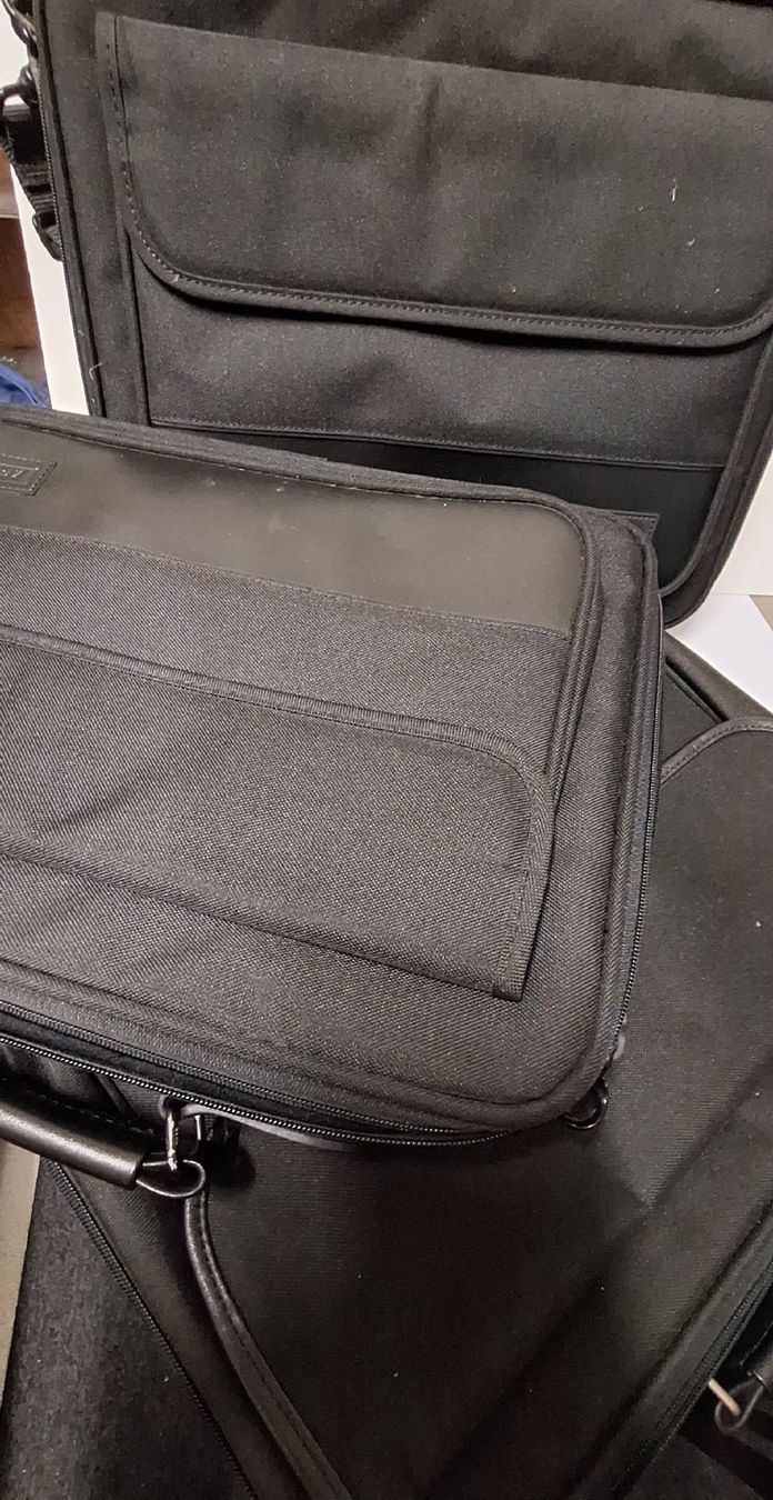 Targus Sacs: 2 Stk.Targus Laptoptasche schwarz – Neuf (Voir description) à Brugg AG par bacbac5757 2