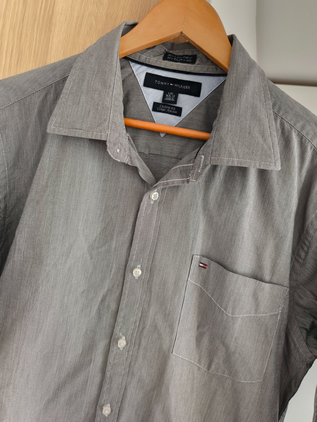 Tommy Hilfiger Hemden: Tommy Hilfiger, Gr. L, grau/weiss – Gebraucht aus Niederrohrdorf von yan_zkz6 1