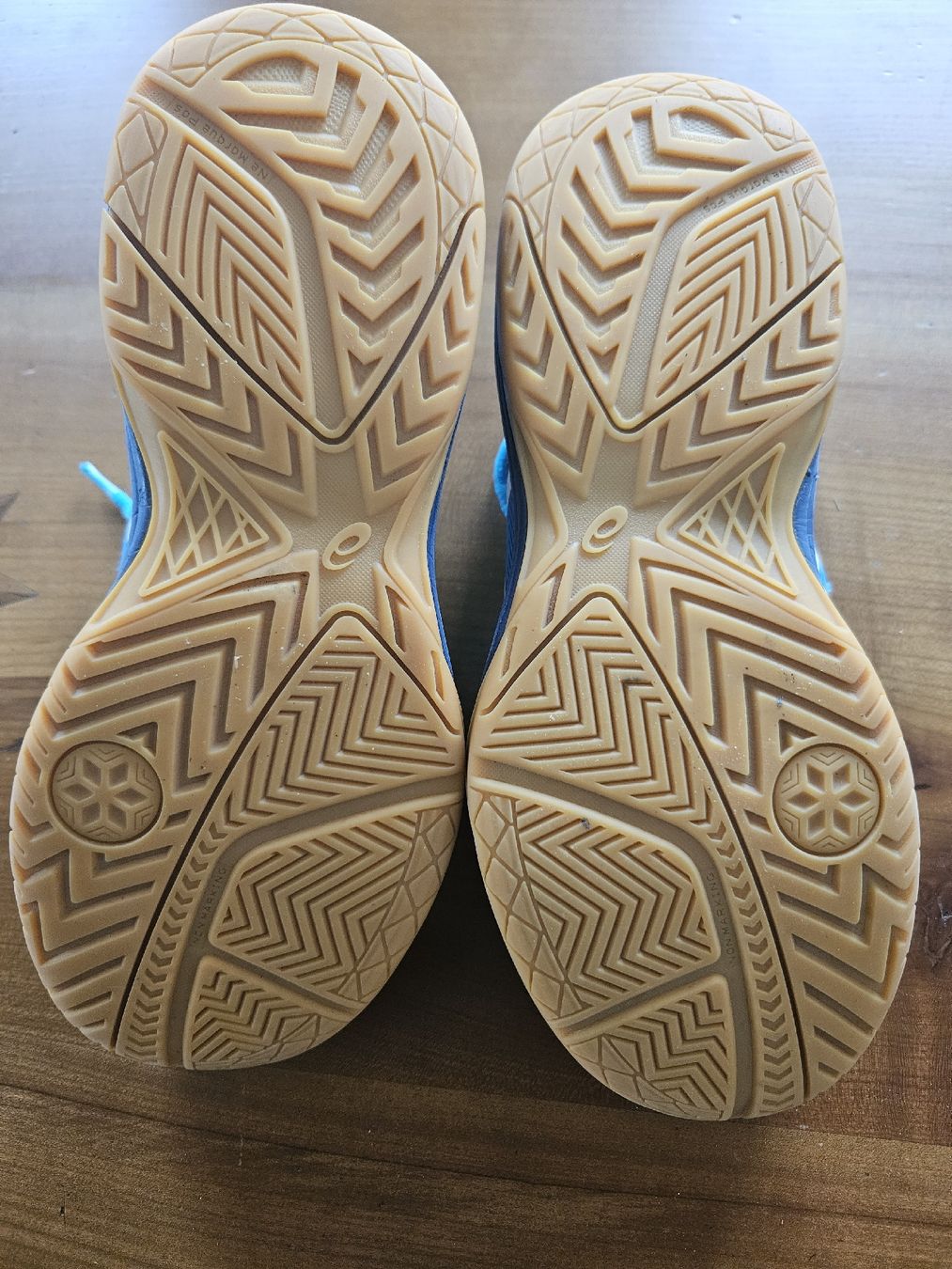 Asics Scarpe per ragazzi: Asics Indoorschuhe, Gr. 37, Türkis – Usato da Niederweningen venduto da FlowerNZL 2