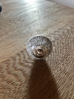 Grau weisser Möbelknopf