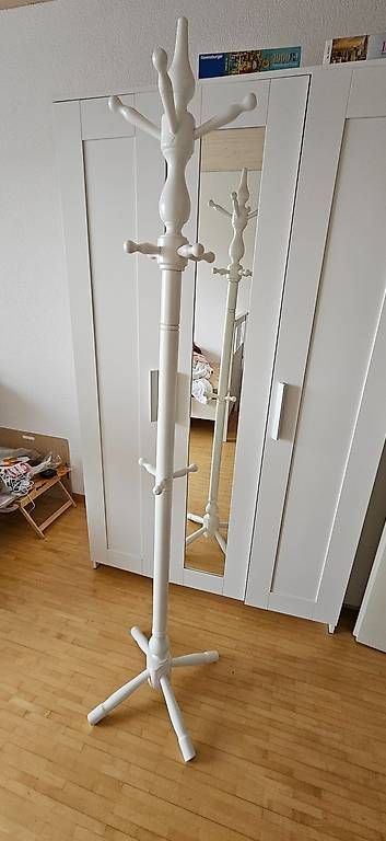 Garderobe: Klassischer Kleiderständer / Garderobe  Weiss – Gebraucht aus Enggistein von onu_7c28