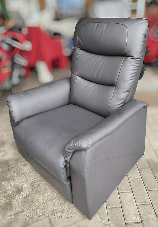 Conforama Poltrone: Relaxsessel elektrisch 2.5 Jährig – Usato da Boswil venduto da florida12 2