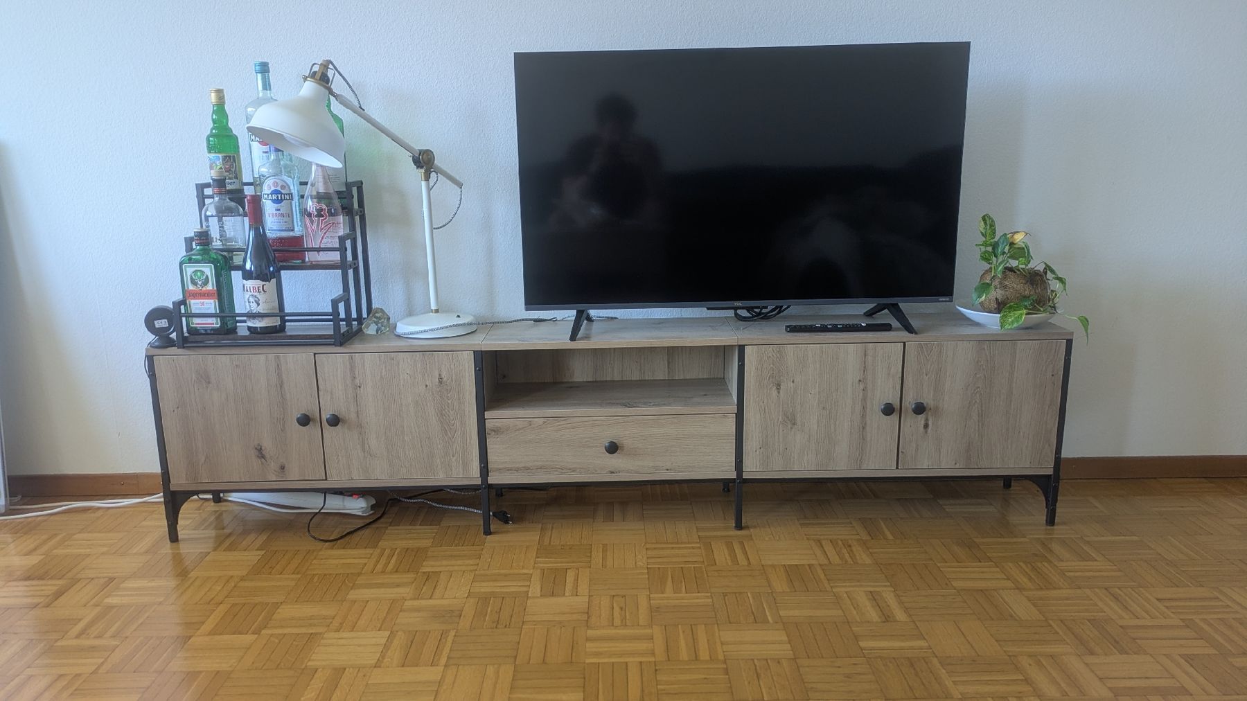 Vidaxl Mobili TV: TV Komode / Sideboard, wie neu, 3.5 Monate alt – Nuovo (secondo la descrizione) da Zürich venduto da lar_fqp6 1